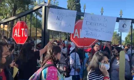 Saltillo: Se manifiestan alumnos de la Narro; piden destitución de maestro que cometía injusticias