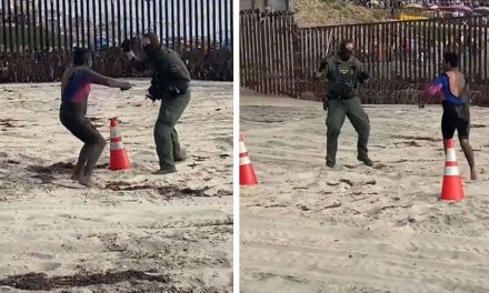 Agente de inmigración y ‘coyote’ se agarran a golpes (video)
