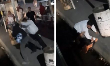 Se arma batalla campal entre chofer y pasajero de un camión en Nuevo León (video)