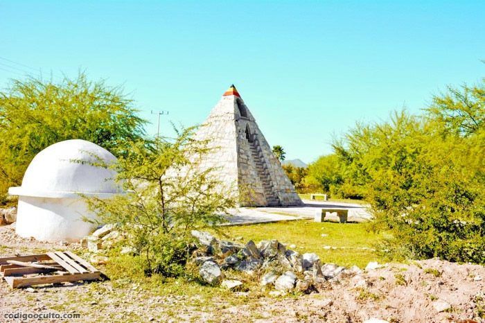 El coahuilense que construyó una pirámide porque un extraterrestre se lo pidió
