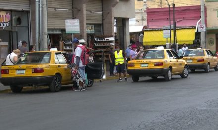 Taxistas no podrán modificar tarifas en Saltillo sin que ajusten los taxímetros
