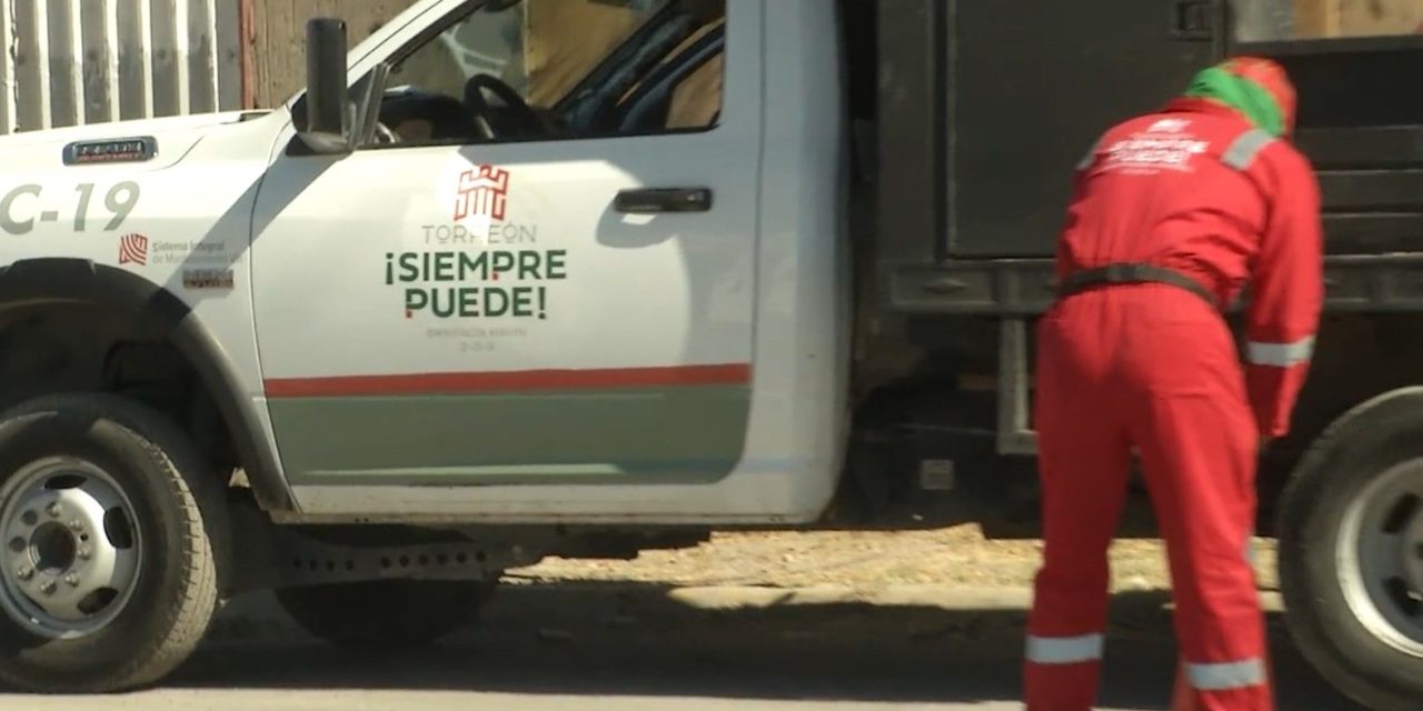 Reparan daños al pavimento por lluvias en Torreón