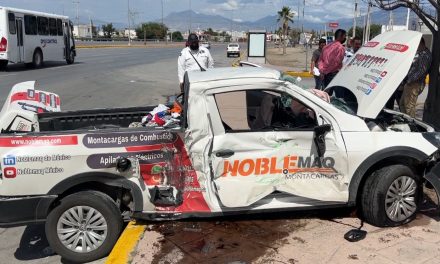 Hombre tendrá problemas en su trabajo; destruyó la camioneta en la Satélite Norte