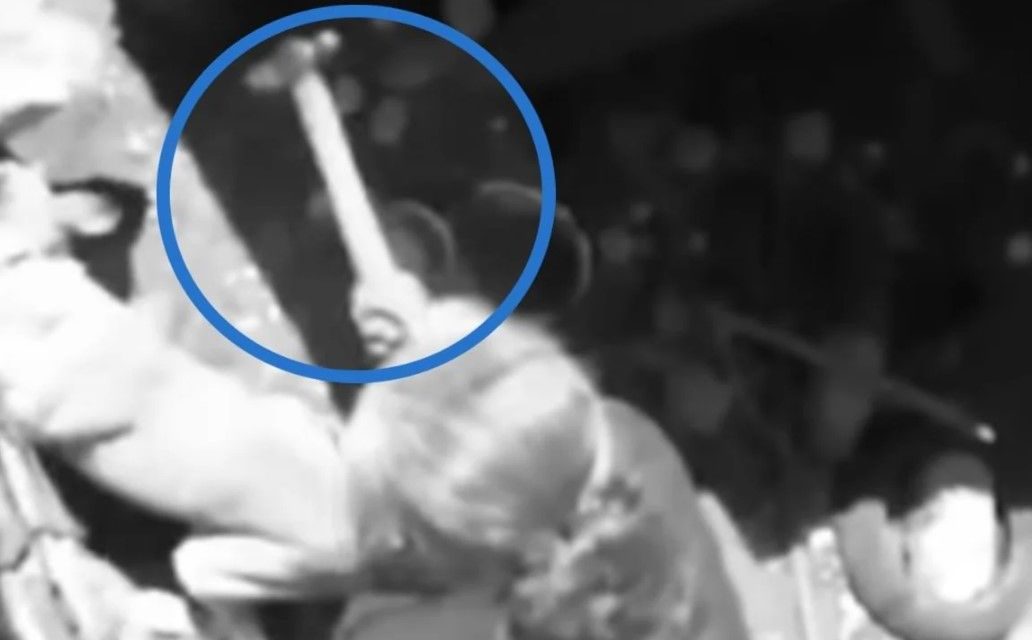 Terrible: Abuelita mata a un perrito a martillazos en Querétaro (video)