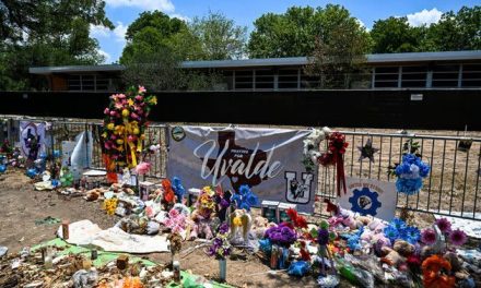 Reportan otro tiroteo en Uvalde, dentro del Memorial Park en Texas; hay dos menores heridos