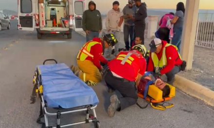 Accidente deja 11 personas heridas y considerables daños materiales en Ramos Arizpe