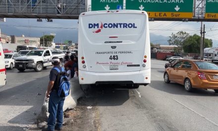 Aparatoso choque entre camiones provocó caos vial en Saltillo