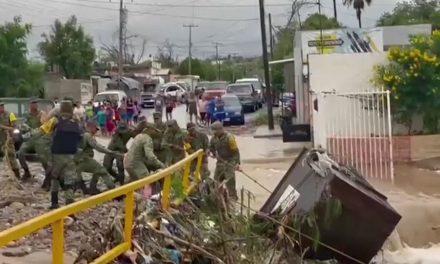 Lluvias intensas en Monclova provocaron daños y dos menores estuvieron a punto de ser arrastrados por la corriente (Video)