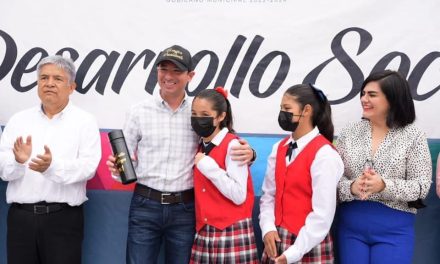 Cumple alcaldde de Acuña compromiso con 15 escuelas