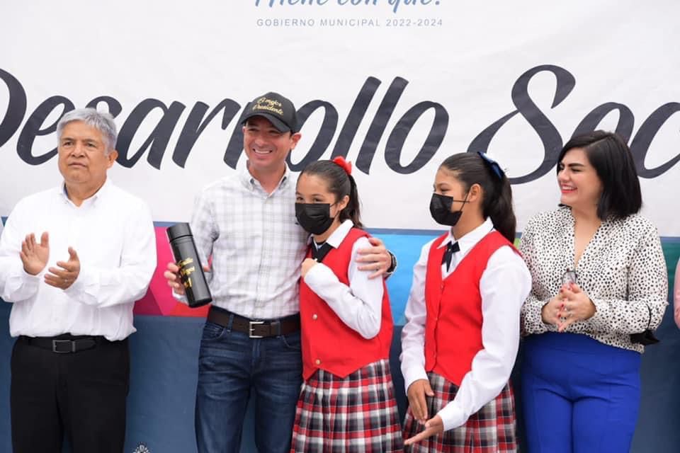 Cumple alcaldde de Acuña compromiso con 15 escuelas