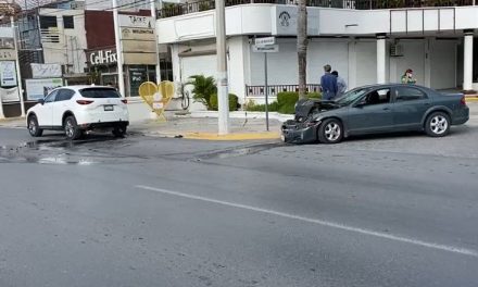 Chocan por alcance al norte de Saltillo