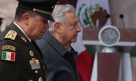 AMLO apoya al PRI en consulta para dejar al ejército en las calles hasta 2028