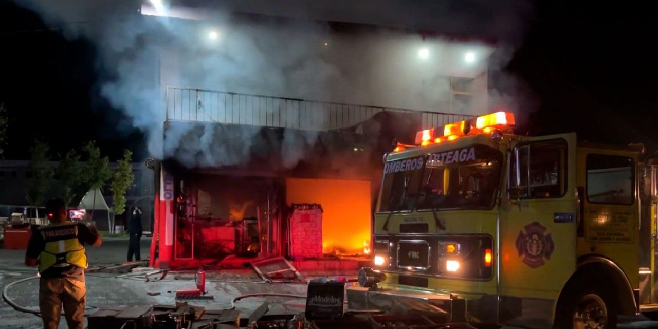 Arteaga: Arde expendio; nada se salva