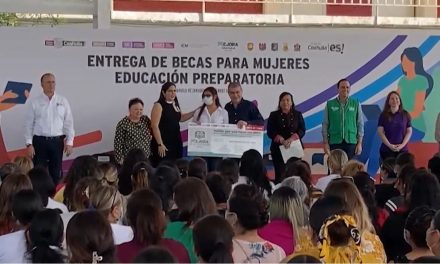 Reciben becas mujeres navenses por parte del gobierno de Coahuila