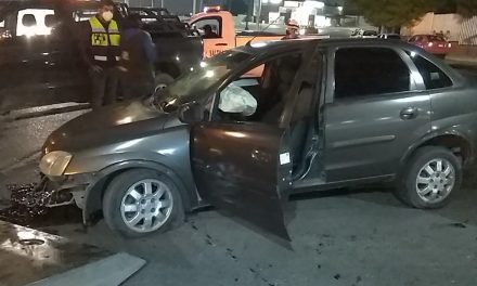 Ebrio destrozó su vehículo en Saltillo