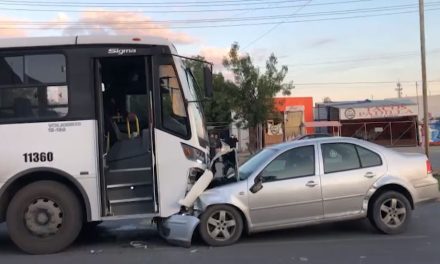 Choque múltiple deja caos vial en la colonia San Lorenzo, en Saltillo