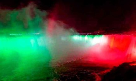 Canadá ilumina Cataratas del Niágara con colores mexicanos