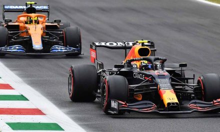 Checo Pérez inició último y remontó hasta la sexta posición en el GP de Italia