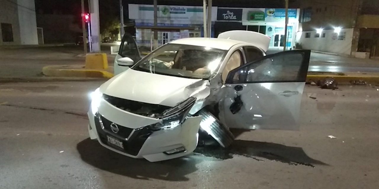 Joven en estado de ebriedad se pasa el rojo y causa accidente en Saltillo