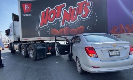Saltillo: Choque sobre periférico LEA provoca daños materiales y caos vial
