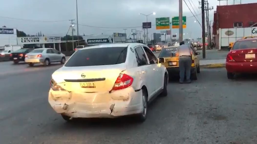 Saltillo: Choque múltiple en periférico Luis Echeverría deja mujer lesionada