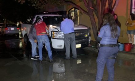 Alarma al norte de Saltillo por incendio en camioneta; fue un corto circuito