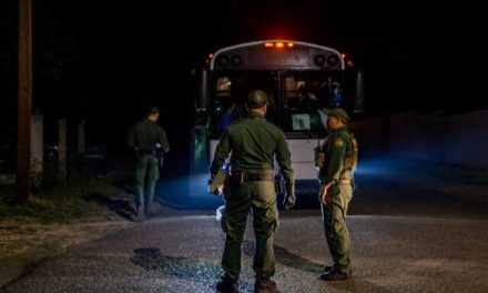 Rescatan a 11 migrantes en Eagle Pass