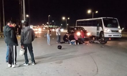 Motociclista de Saltillo termina fracturado tras accidente en Fundadores