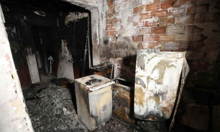 Incendio la despierta en Saltillo; pudo salir a tiempo pero el fuego arrasó con sus pertenencias