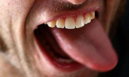 Hombre ofrece su lengua como ofrenda a una diosa en la India y está en estado crítico