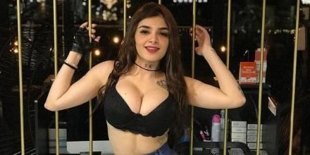 Karely Ruiz ‘celebra’ en topless su reciente soltería
