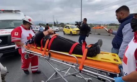 Mujer es lesionada en accidente en el bulevar Fundadores de Saltillo; el responsable huyó
