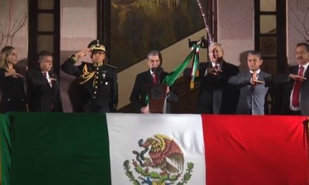 Miguel Riquelme da el Grito de Independencia en Saltillo: «¡Viva Coahuila, viva México!»