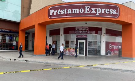 Muere hombre al interior de una plaza comercial en Saltillo