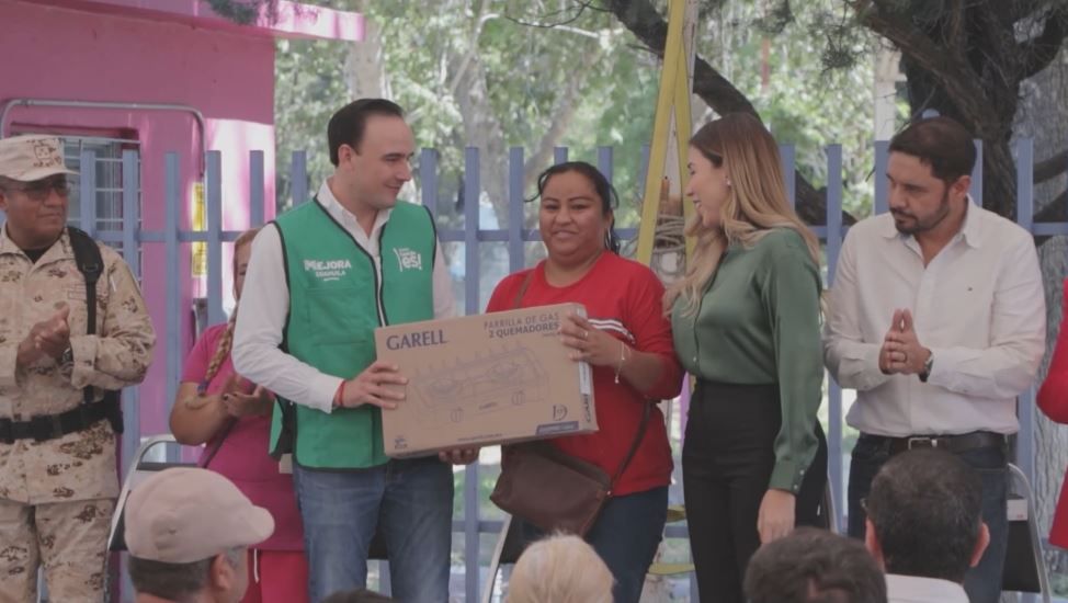 Múzquiz: Secretario de Inclusión y Desarrollo Social entrega más apoyos para familias damnificadas