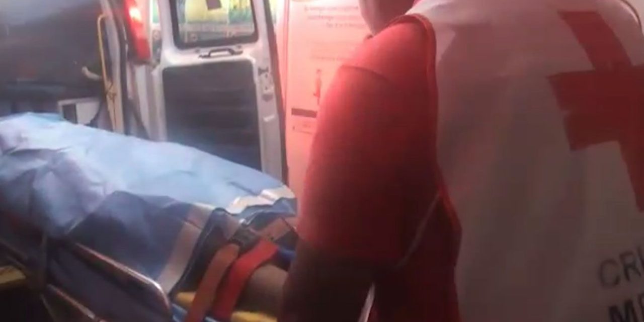 Pareja saltillense vuelca en carretera a Torreón