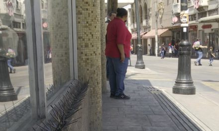 Ponen en riesgo integridad de ciudadanos en el centro de Saltillo