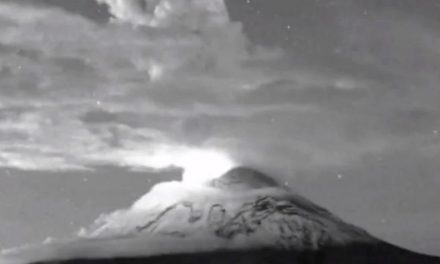 Así fue la explosión que hizo el volcán Popocatépetl durante la madrugada (video)