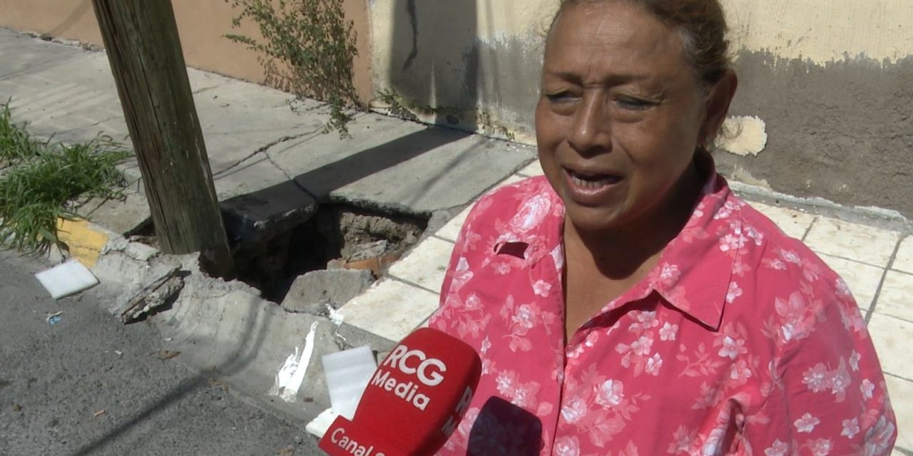 Peligran vecinos por pozo en el centro de Saltillo