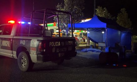Mujer se desvanece y muere en puesto de comida en Saltillo