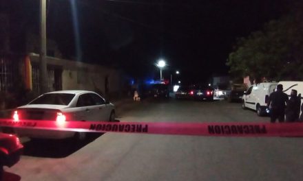 Hombre adornaba su casa para una fiesta y pierde la vida en Saltillo al caer del techo de su casa
