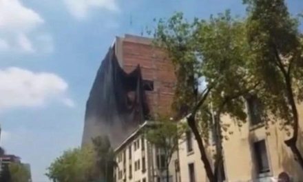 Así calmó una madre a su hija en el sismo; ‘tranquilízate o te meto un…’ (video)
