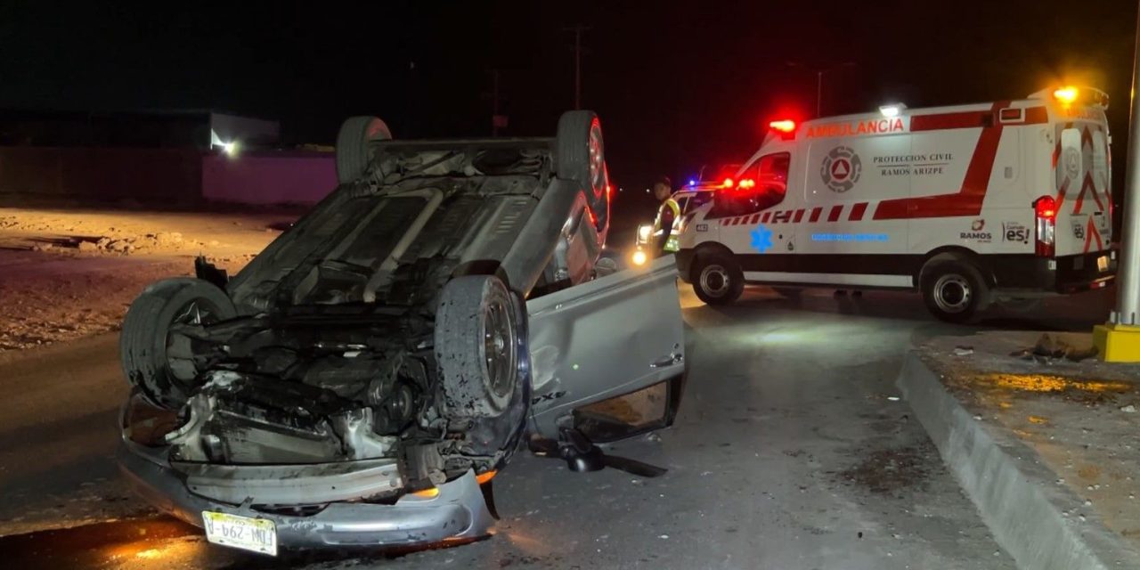 Hombre combina alcohol con el volante y termina volcado en Ramos Arizpe