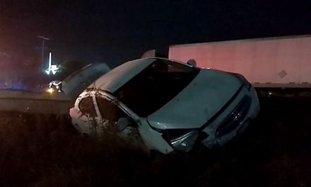 Cierra los ojos un momento y termina volcado en la carretera a Monclova