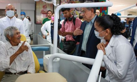 Facultad de Odontología se suma a programa Cambiando Vidas