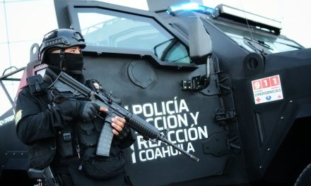 Fuerte operativo: Trasladan oficiales a criminales en Sabinas