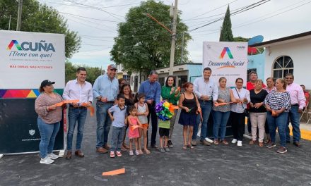 Entregan obra de pavimento en la colonia Aeropuerto, en Acuña