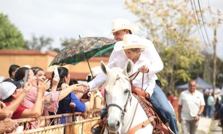 Vivimos con éxito cabalgata de Allende: Manolo Jiménez