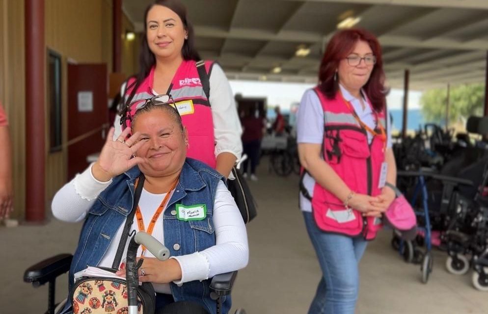 Siguen apoyando, DIF entrega sillas de ruedas
