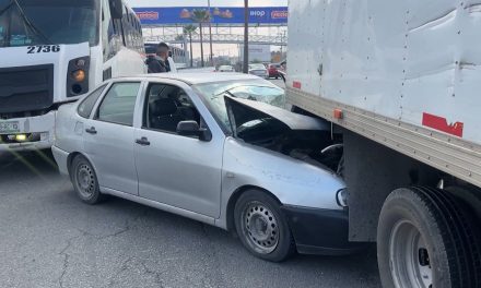 Transporte de personal provoca accidente en Saltillo
